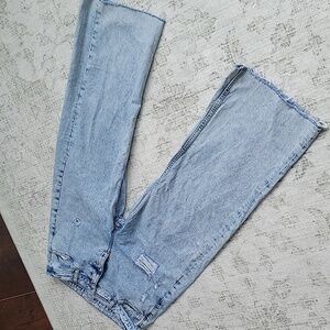 Denim&Co Light Wash Relaxed Straight Jeans with Raw Hem